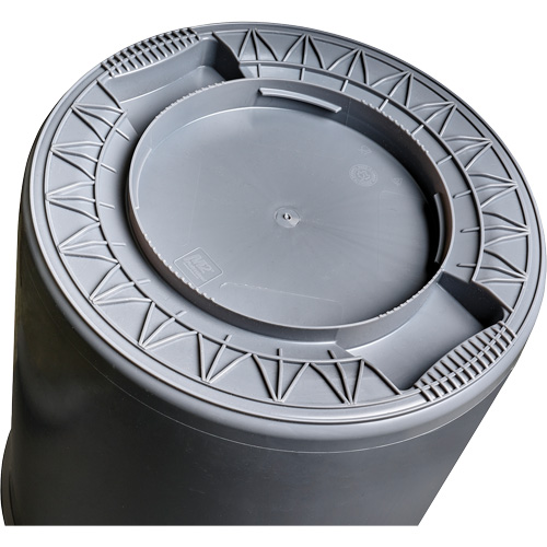 Contenant gris Titan pour d&eacute;chets, Plastique, 32 gal. US OSI Industrial Sales