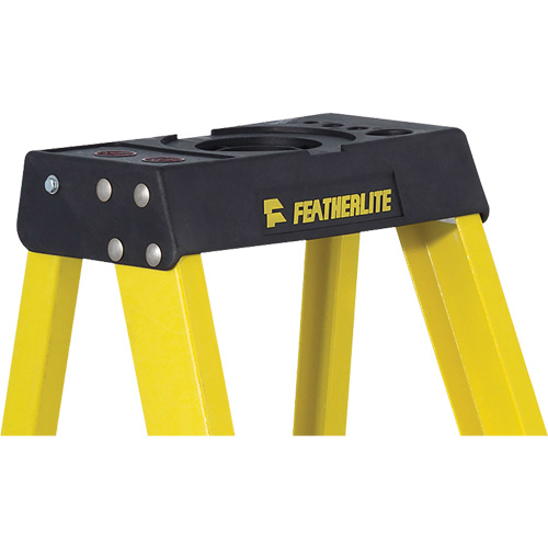 Industrial Heavy-Duty Stepladders (6400 Series), 4', Fibreglass, 300 lbs. Capacity, Type 1A OSI Industrial Sales