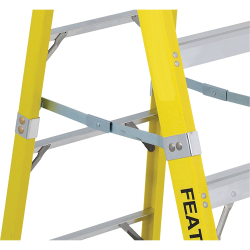 Industrial Heavy-Duty Stepladders (6400 Series), 4', Fibreglass, 300 lbs. Capacity, Type 1A OSI Industrial Sales