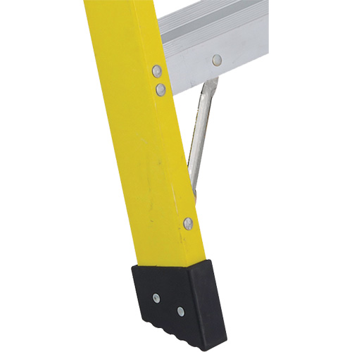 Industrial Heavy-Duty Stepladders (6400 Series), 4', Fibreglass, 300 lbs. Capacity, Type 1A OSI Industrial Sales