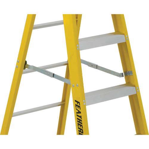 Industrial Heavy-Duty Stepladders (6900 Series), 4', Fibreglass, 300 lbs. Capacity, Type 1A OSI Industrial Sales