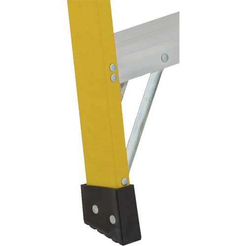 Industrial Heavy-Duty Stepladders (6900 Series), 4', Fibreglass, 300 lbs. Capacity, Type 1A OSI Industrial Sales