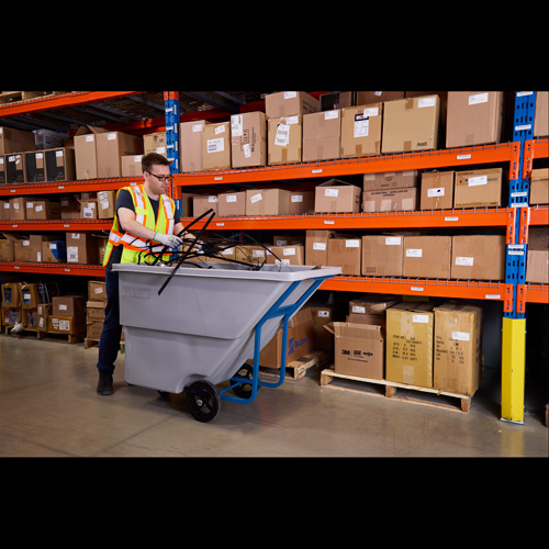 Chariot basculeur en acier, Poly&eacute;thyl&egrave;ne, 0,625 vg³, Capacit&eacute; de charge de 850 lb OSI Industrial Sales