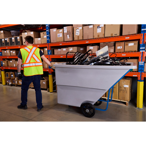 Chariot basculeur en acier, Poly&eacute;thyl&egrave;ne, 1,1 vg³, Capacit&eacute; de charge de 1250 lb OSI Industrial Sales