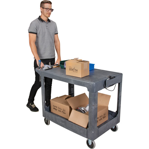 Chariot utilitaire pour l'entretien avec tablette plate, 2 tiers, 25-1/4" x 32-1/4" x 44", Capacit&eacute; 550 lb OSI Industrial Sales