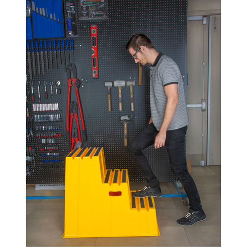Escabeau industriel, 3 marches, 34-13/16" x 22-7/16" x Hauteur 28-1/2" OSI Industrial Sales