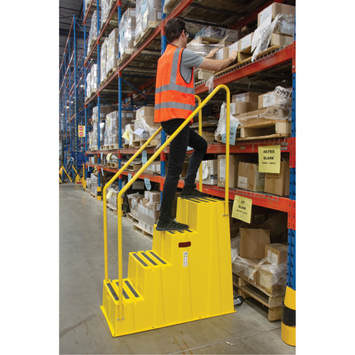 Industrial Step Stool, 4 Steps, 44" x 22-1/4" x 65-1/8" High OSI Industrial Sales