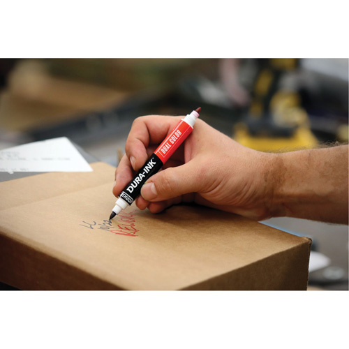 Marqueur &agrave; encre permanente et double couleur Markal Dura-Ink, Noir/Rouge, Pointe Ronde OSI Industrial Sales