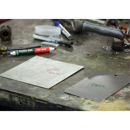 Marqueur &agrave; encre permanente et double couleur Markal Dura-Ink, Vert/Rouge, Pointe Ronde OSI Industrial Sales