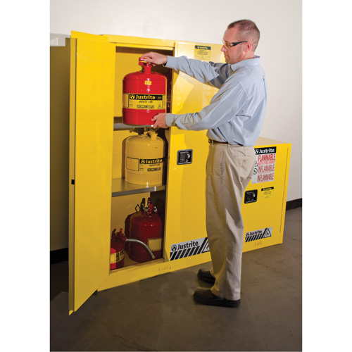 Armoires Sure-Grip EX pour produits inflammables, 45 gal., 2 Porte(s), 43" La x 65" h x 18" p OSI Industrial Sales