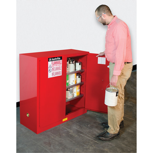 Armoire de s&eacute;curit&eacute; pour la peinture et les encres combustibles EX Sure-Grip, 40 gal., 3 tablettes OSI Industrial Sales