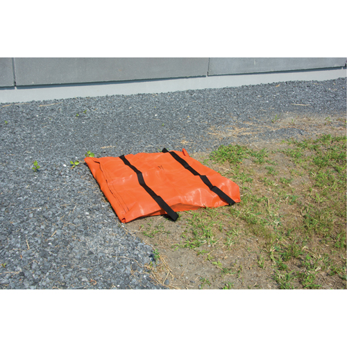 Tapis de drain pour eaux pluviales Grateguard, Huile & s&eacute;diments, 24" lo x 24" la OSI Industrial Sales