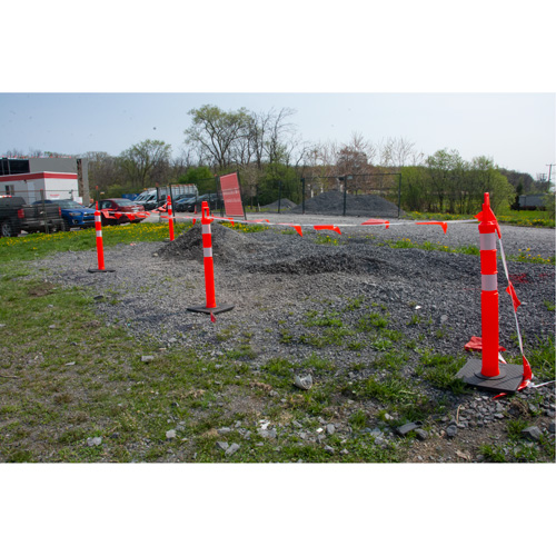 Poteau d&eacute;lin&eacute;ateur de qualit&eacute; sup&eacute;rieure, 42" h, Orange OSI Industrial Sales