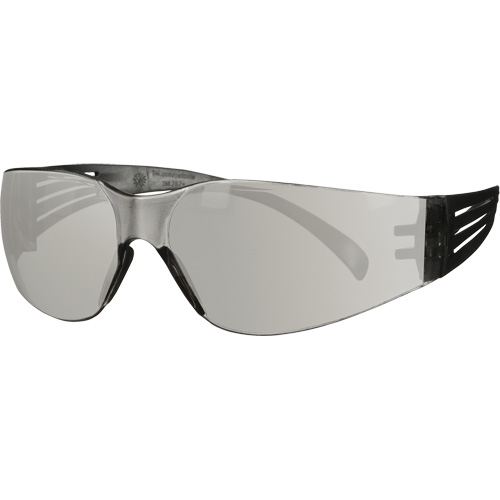 Lunettes de protection de s&eacute;rie 100 SecureFit, Lentille Gris/Int&eacute;rieur/ext&eacute;rieur, Antibu&eacute;e/Anti-&eacute;gratignures, ANSI Z87+/R&eacute;pond ou surpasse la norme CSA Z94.3 OSI Industrial Sales
