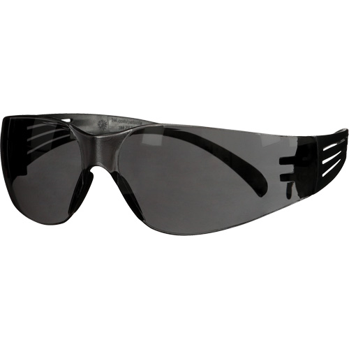 Lunettes de protection de s&eacute;rie 100 SecureFit, Lentille Gris, Antibu&eacute;e/Anti-&eacute;gratignures, ANSI Z87+/R&eacute;pond ou surpasse la norme CSA Z94.3 OSI Industrial Sales