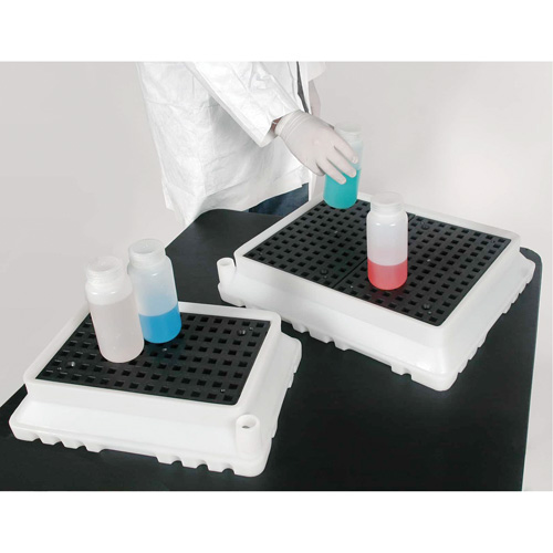 P4 Ultra-Spill Tray&reg;, 17" L x 21" W x 4" H, 2.9 US gal. Spill Capacity OSI Industrial Sales