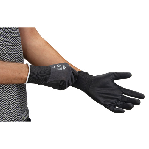 Gants &eacute;cologiques enduits et perm&eacute;ables &agrave; l'air, 8, R&ecirc;vetement Mousse de nitrile, Calibre 21, Enveloppe en Nylon/rPET OSI Industrial Sales