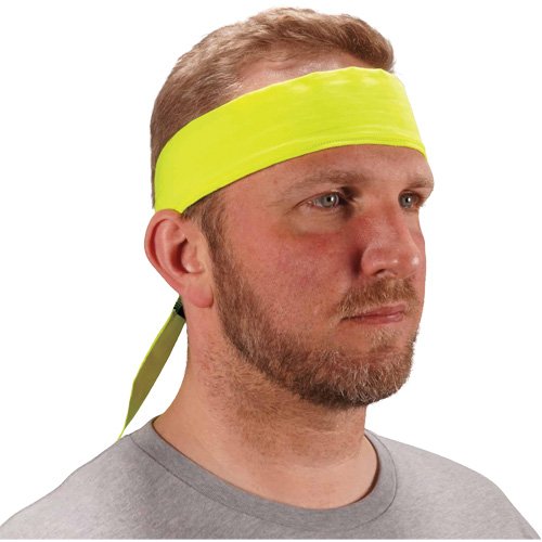 Bandeau de refroidissement Chill-Its 6702 avec polym&egrave;res int&eacute;gr&eacute;s et fermeture &agrave; nouer, Jaune lime haute visibilit&eacute; OSI Industrial Sales