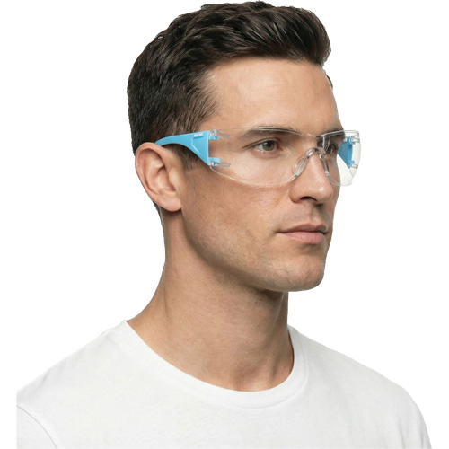 Lunettes de s&eacute;curit&eacute; bleu/blanc Adapt Lite, Lentille Transparent, Antibu&eacute;e/Anti-&eacute;gratignures, ANSI Z87+/R&eacute;pond ou surpasse la norme CSA Z94.3 OSI Industrial Sales