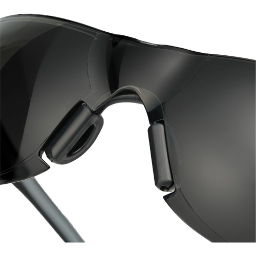 Lunettes de s&eacute;curit&eacute; Adapt Lite, Lentille Fum&eacute;e, Antibu&eacute;e/Anti-&eacute;gratignures, ANSI Z87+/R&eacute;pond ou surpasse la norme CSA Z94.3 OSI Industrial Sales