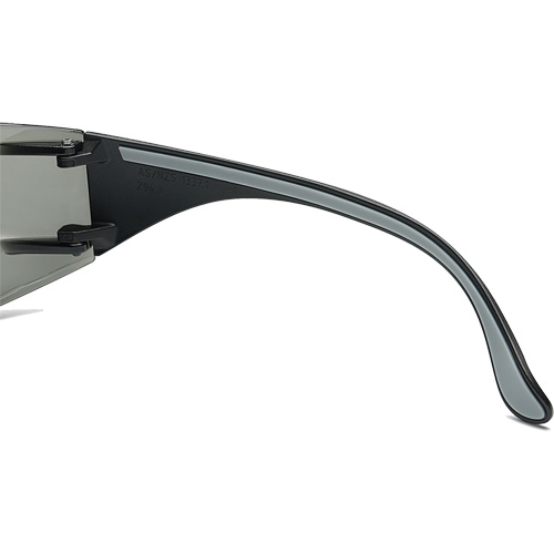 Lunettes de s&eacute;curit&eacute; Adapt Lite, Lentille Fum&eacute;e, Antibu&eacute;e/Anti-&eacute;gratignures, ANSI Z87+/R&eacute;pond ou surpasse la norme CSA Z94.3 OSI Industrial Sales