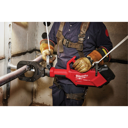 Coupe-c&acirc;ble pour c&acirc;bles souterrains de 5" M18 FORCE LOGIC avec t&eacute;l&eacute;commande sans fil OSI Industrial Sales