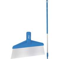 Grattoir &agrave; plancher avec manche, Bleu, 9-3/5" la x 55-9/10" lo OSI Industrial Sales