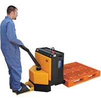 Transpalette &eacute;lectrique motoris&eacute; a/plateforme &agrave; conducteur debout, Capacit&eacute; 4500 lb, 48" lo x 30,25" la OSI Industrial Sales