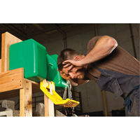 Poste de douche oculaire, Aliment&eacute; par gravit&eacute;, Capacit&eacute; 9 gal., Conformit&eacute; ANSI Z358.1 OSI Industrial Sales