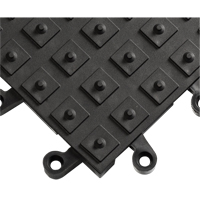 Tapis ErgoDeck avec crampons antid&eacute;rapants int&eacute;gr&eacute;s No 552, PVC, 1-1/2' la c, 1-1/2' lo, 7/8" &eacute;paisseur, Noir OSI Industrial Sales