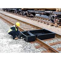 Berme Ultra-Track Berm, Capacit&eacute; 144 gal. US, 4' la x 6' lo x 12" h, Paroi en mousse OSI Industrial Sales