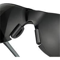 Lunettes de s&eacute;curit&eacute; Adapt Lite, Lentille Fum&eacute;e, Antibu&eacute;e/Anti-&eacute;gratignures, ANSI Z87+/R&eacute;pond ou surpasse la norme CSA Z94.3 OSI Industrial Sales