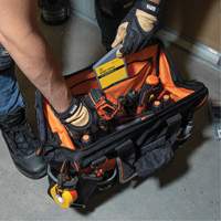 Sac &agrave; outils avec grande ouverture Tradesman Pro, Nylon balistique, 42 pochettes, Noir OSI Industrial Sales