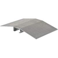 Traverse de protection en aluminium pour c&acirc;bles et boyaux, 48,03" x 24" x 4,5", 2000 lb (1 tonne) OSI Industrial Sales